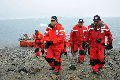 ウマラ大統領、南極を視察。南極遠征25周年記念を祝賀