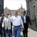 ペルー・ウマラ大統領の支持、４月はダウン