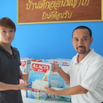 ペルー貧困地区を支援するムエタイ選手タイの孤児収容施設に冷蔵庫を寄付